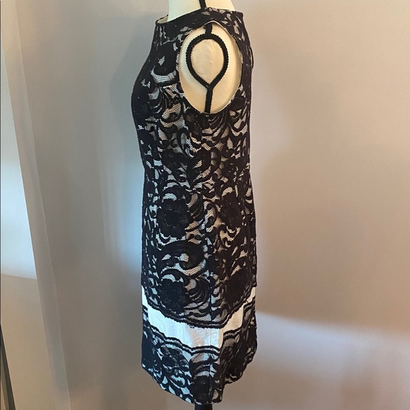 The limited New black lace size 6 with white lining - Picture 4 of 9